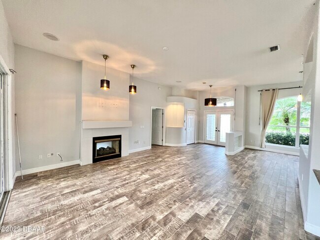 Building Photo - 75 Creek Bluff Way