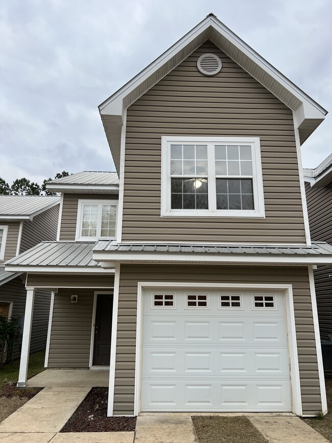 Building Photo - 140 Coral Ln