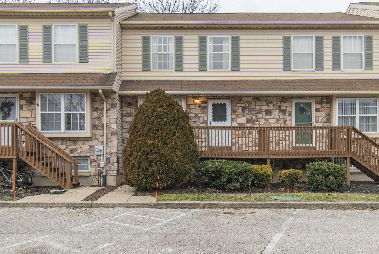 Front - 7923 Ridge Ave