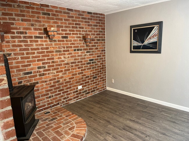 Building Photo - 670 E Fairfield St