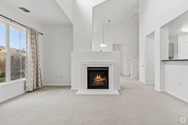 Building Photo - 5350 Dunlay Dr