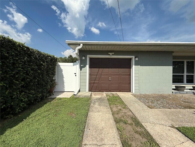 Building Photo - 707 Engel Dr