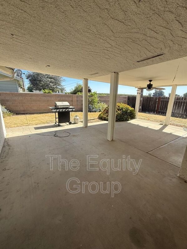 Building Photo - 473 W Deodar Ln