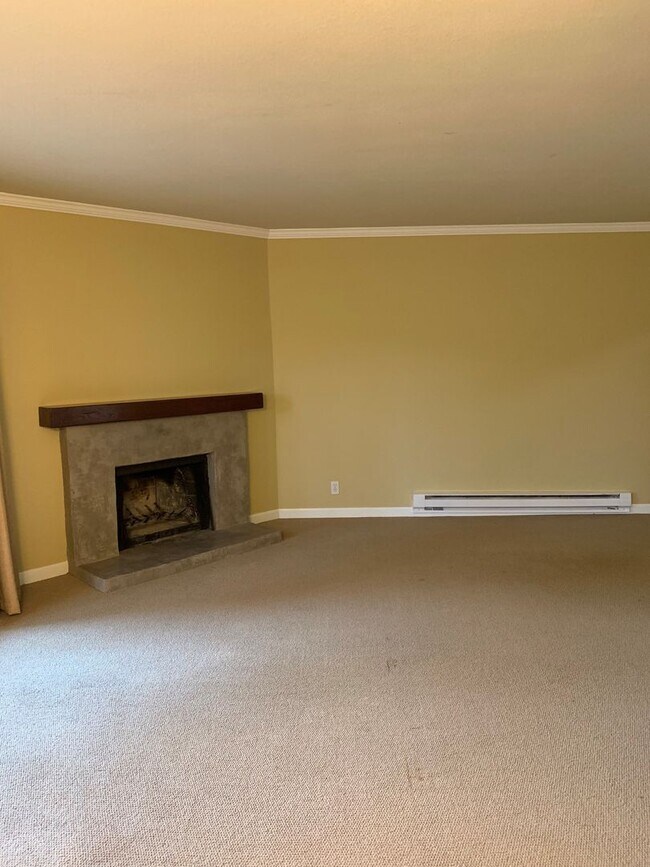 Foto del edificio - Spacious 1 Bedroom Near Kirkland Waterfront!
