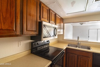 Building Photo - 4221 E Almeria Rd