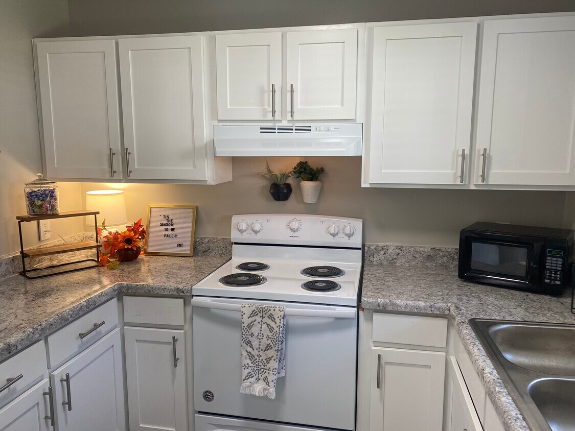 Pine Ridge Apartments 404B Lynn Ct Cary, NC