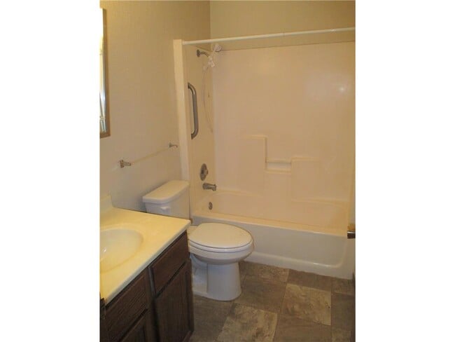 Building Photo - 126 1st St SE