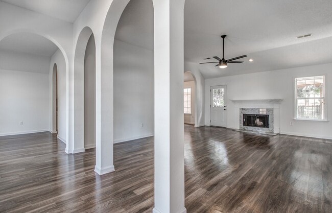 Building Photo - 5624 Annandale Dr