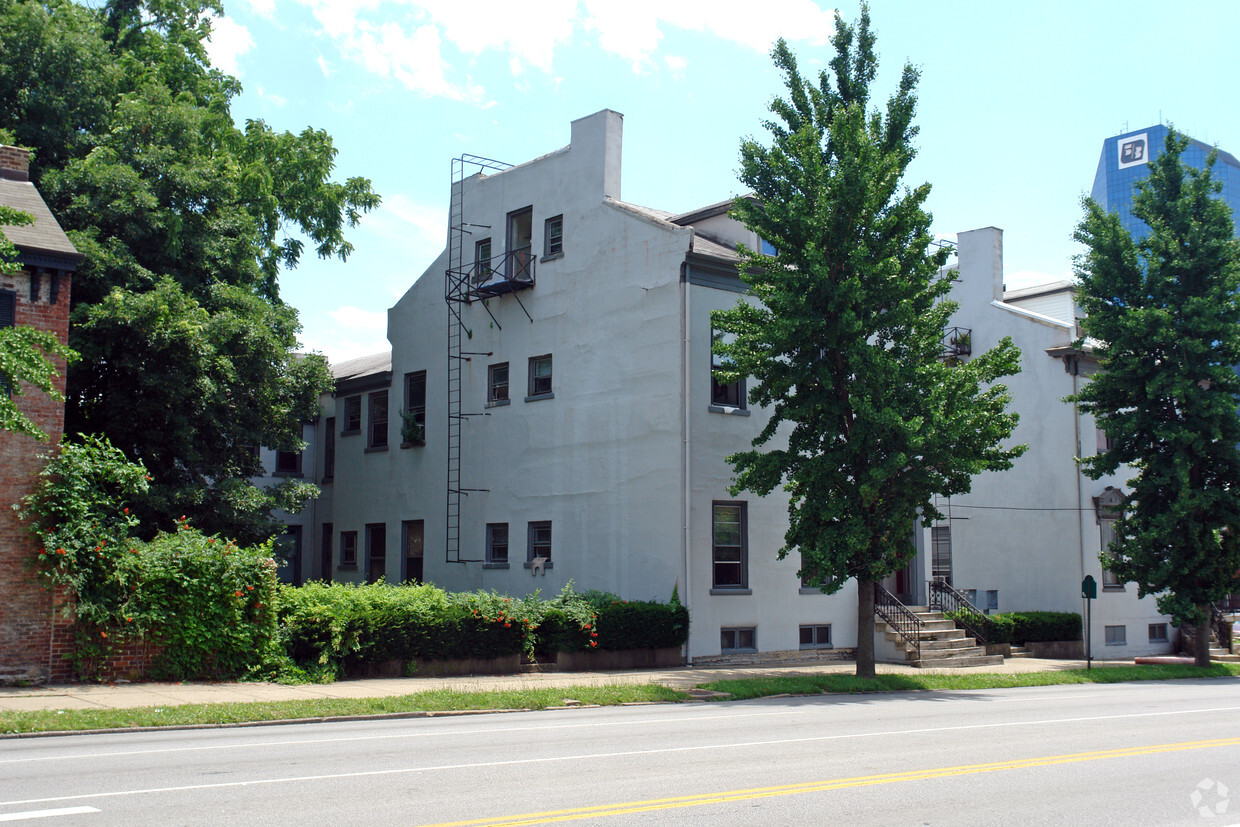 Building Photo - 182 N Broadway