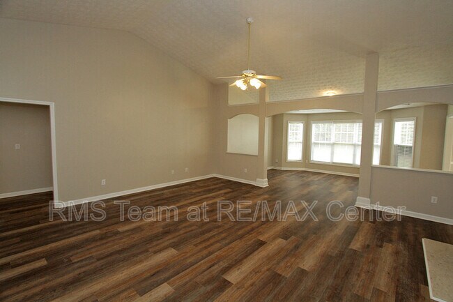 Foto del edificio - 1490 Creek Pointe Cir
