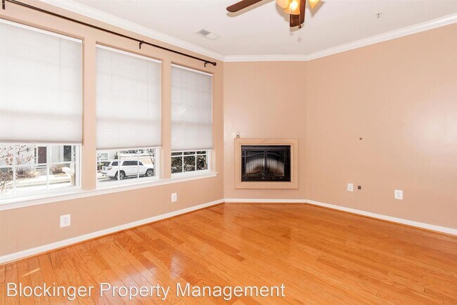 Building Photo - 3 br, 2.5 bath House - 8117 Mission Hill P...