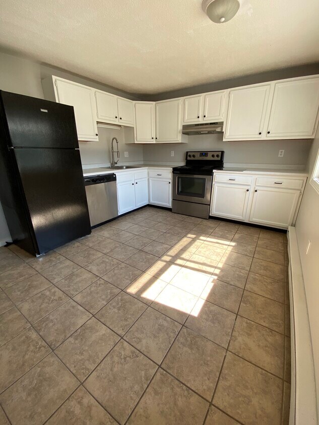 Updated kitchen - 250 Union St