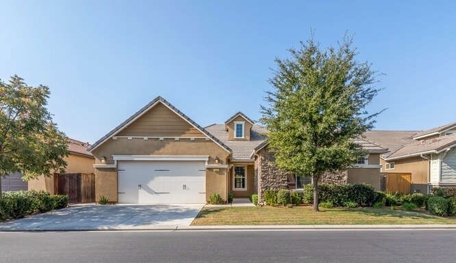 Foto principal - Fantastic Harlan Ranch Bungalow in Gated C...