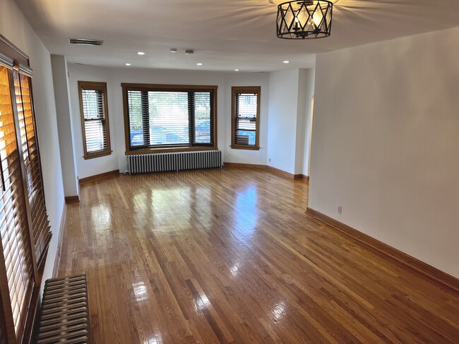 Building Photo - 3007 N Narragansett Ave
