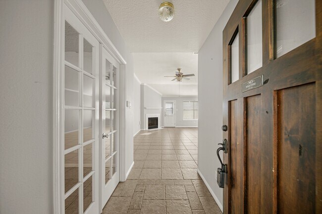 Building Photo - 1242 Hunter Wood Dr