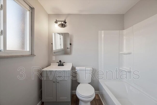 Building Photo - 319 Macassar Dr