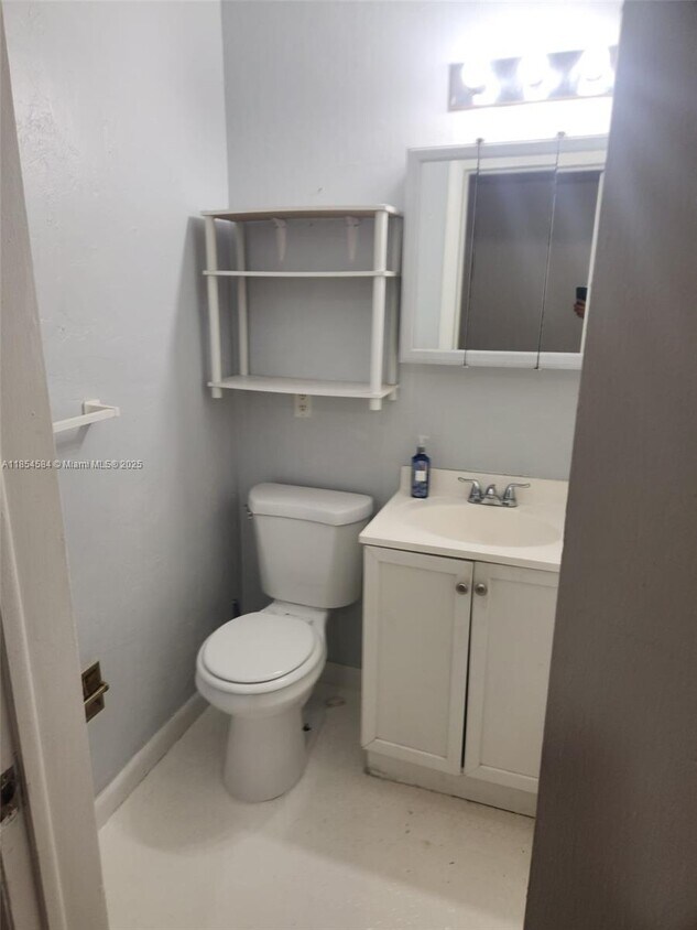 Foto principal - 8918 Collins Ave