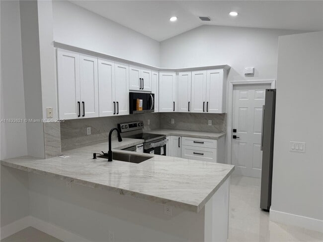 Building Photo - 1560 Canary Island Dr