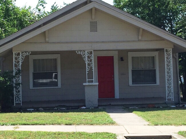 Building Photo - 500 S Hadden Ave