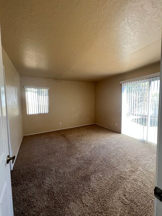 Foto del edificio - 3 bed, 3 bath single family home