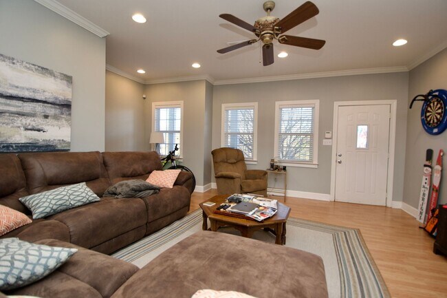 Foto del edificio - Spacious 3-Bedroom Condo Near Auburn University!