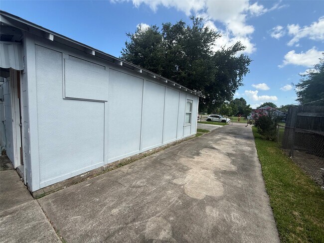 Building Photo - 1321 Taylor Ave