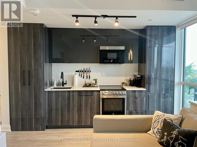 Photo du bâtiment - 2369 Danforth Ave