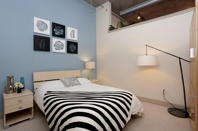 Building Photo - 1901 Post Oak Blvd