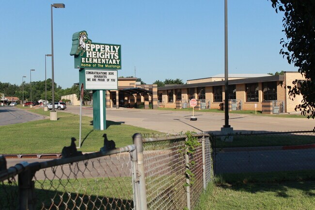 Foto del edificio - Epperly Heights School- FIRST FULL MONTH F...