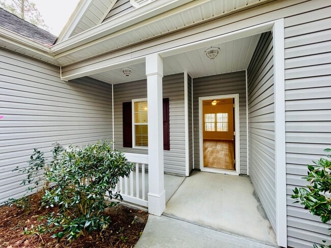 Photo - 3/2 single family - quiet neighborhood - u... House