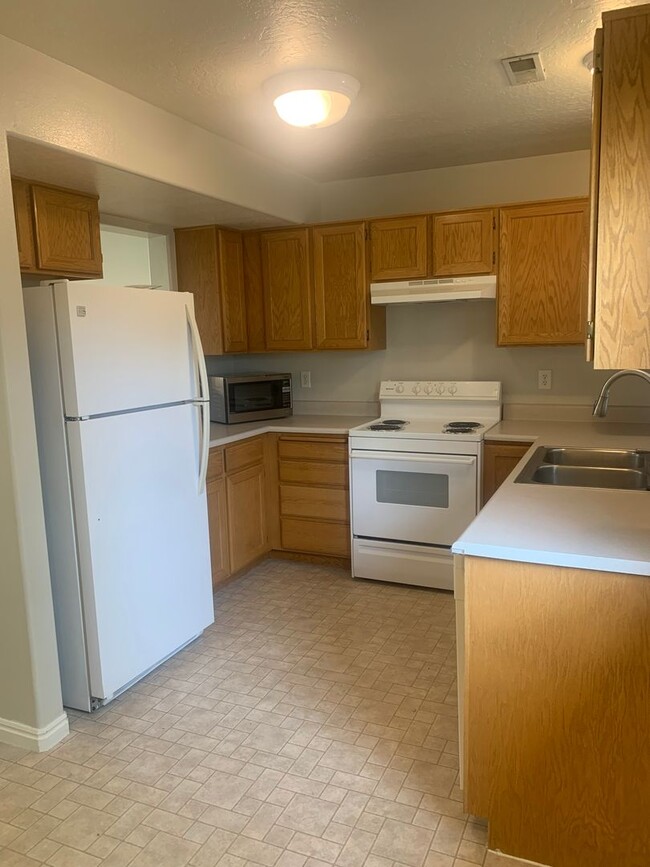 Foto del edificio - 2 Bedroom, 1.5 Bathroom Townhome