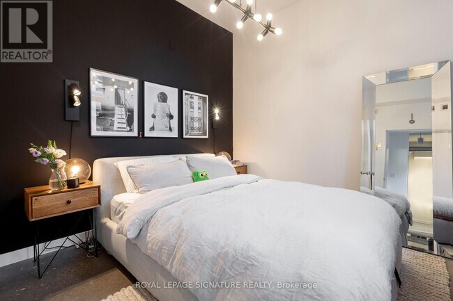 Photo du bâtiment - 625 Queen St E