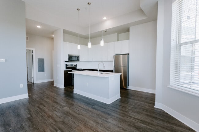 Building Photo - The Landon at New Albany Park