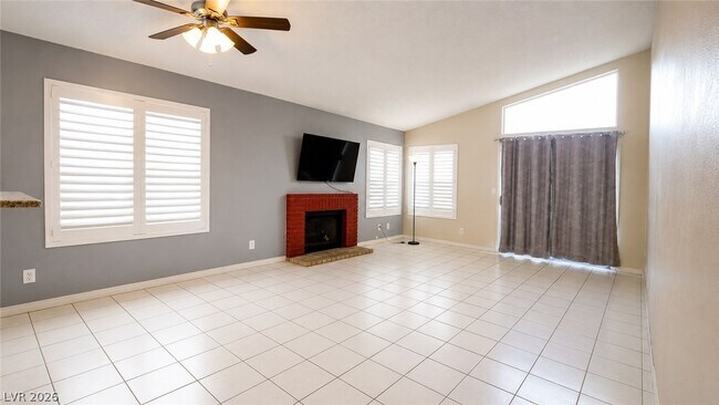 Building Photo - 44 Fantasia Ln