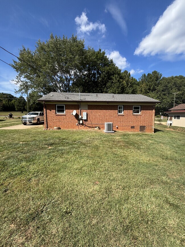 Foto del edificio - 3675 E Ridge Rd