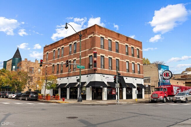 Building Photo - 956 W Wrightwood Ave