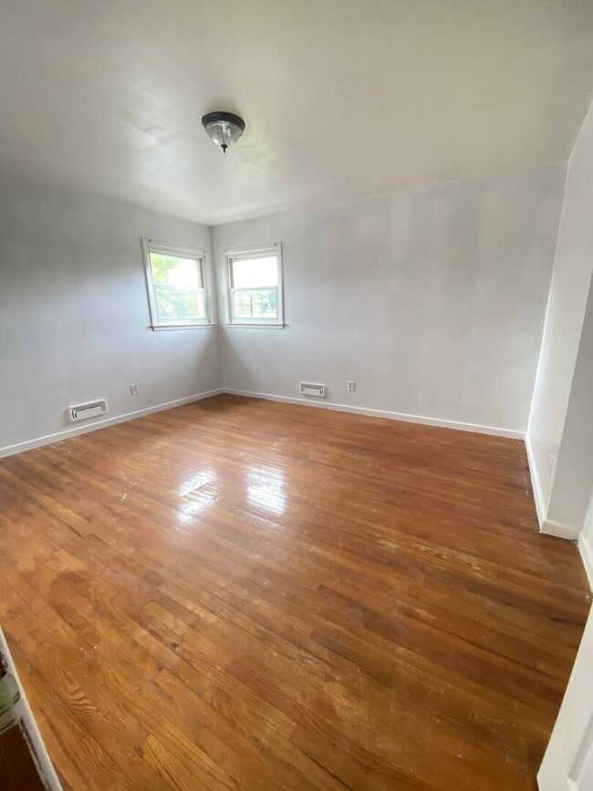 Building Photo - 210 Reno Ave