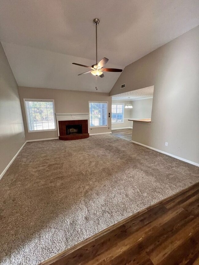 Foto del edificio - Move-In Ready 3 Bedroom Ranch with Bonus Room in Sought-After Grayson District