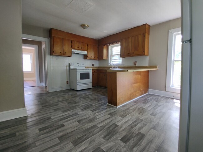 Building Photo - 505 W Highland Rd
