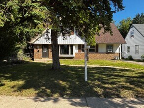 Building Photo - 4044 W Vera Ave