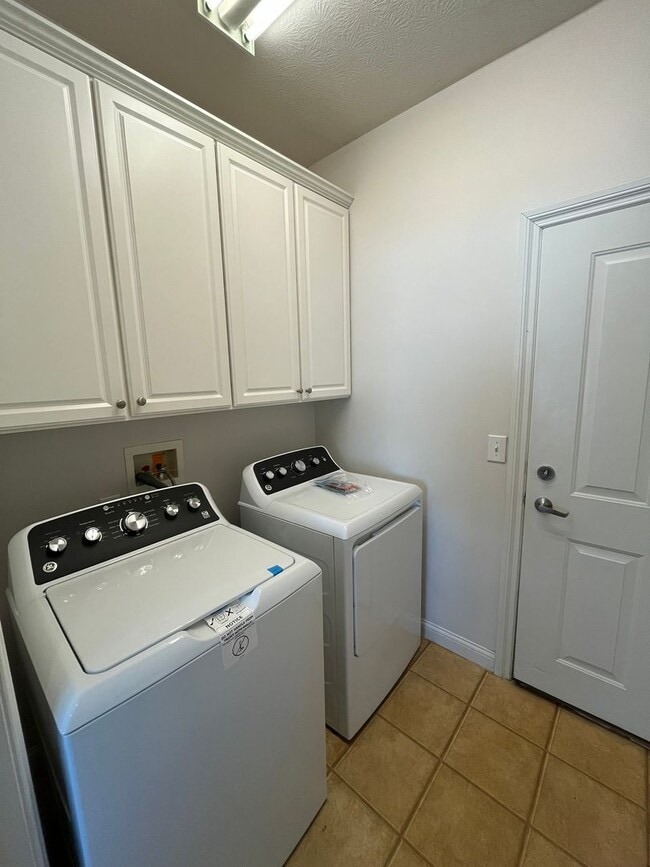 Building Photo - 2 Bedroom, 2 Bathroom Condo in The Woods a...