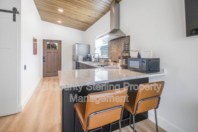 Building Photo - 347 SW Skyle Way