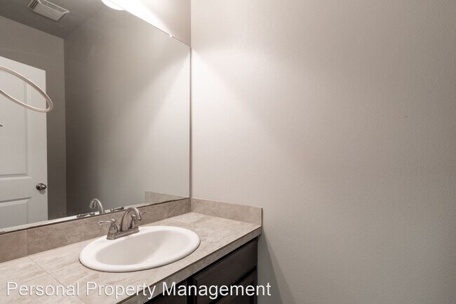 Foto del edificio - 3 br, 2.5 bath House - 5912 NE 47th St.