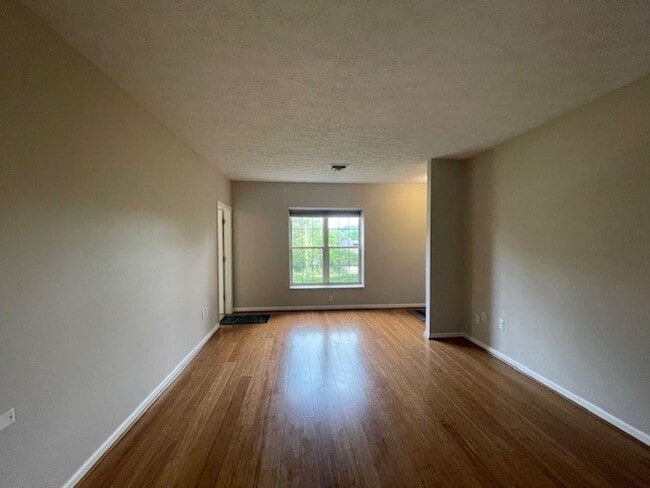 Building Photo - LOVELY 2 BEDROOM CONDO OFF LYONS VIEW!!!