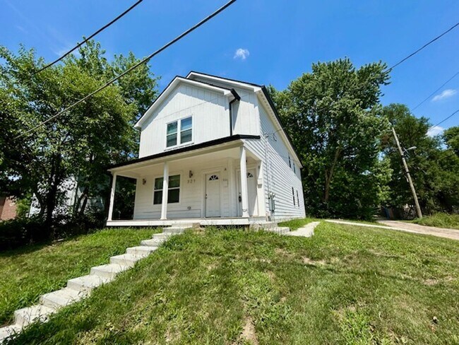 Photo - Charming 3-Bedroom 2 Bathroom Duplex in th... Townhome