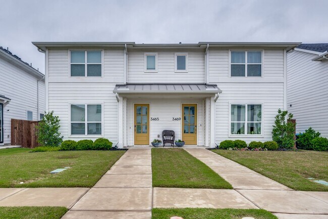 Building Photo - Modern 3 Bedroom, 2.5 Bath Townhome in a Gated Community for Lease!