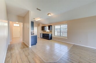 Building Photo - 5349 Pinewood Terrace