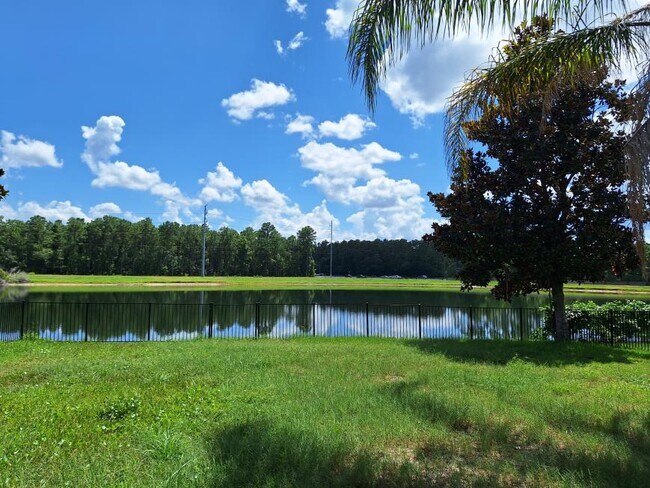 Foto del edificio - 5 bedroom in Jacksonville FL 32258