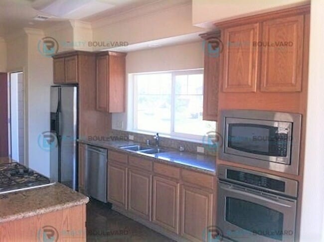 Building Photo - Stunning 3-Bedroom Townhome with Panoramic City Views, Upgraded Kitchen & Spacious Living in Nort...