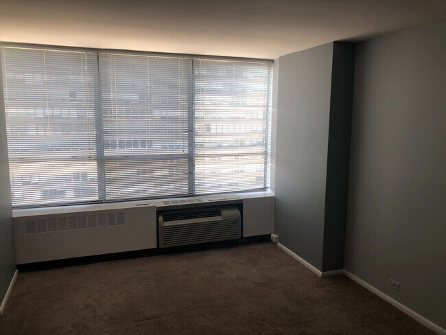 Building Photo - Newly Renovated, 1 Bed/1Bath Unit with Stu...